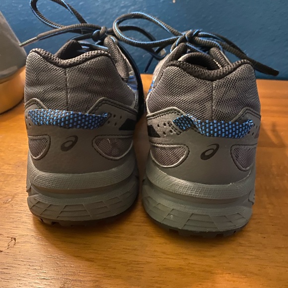 ASICS - Picture 2 of 5